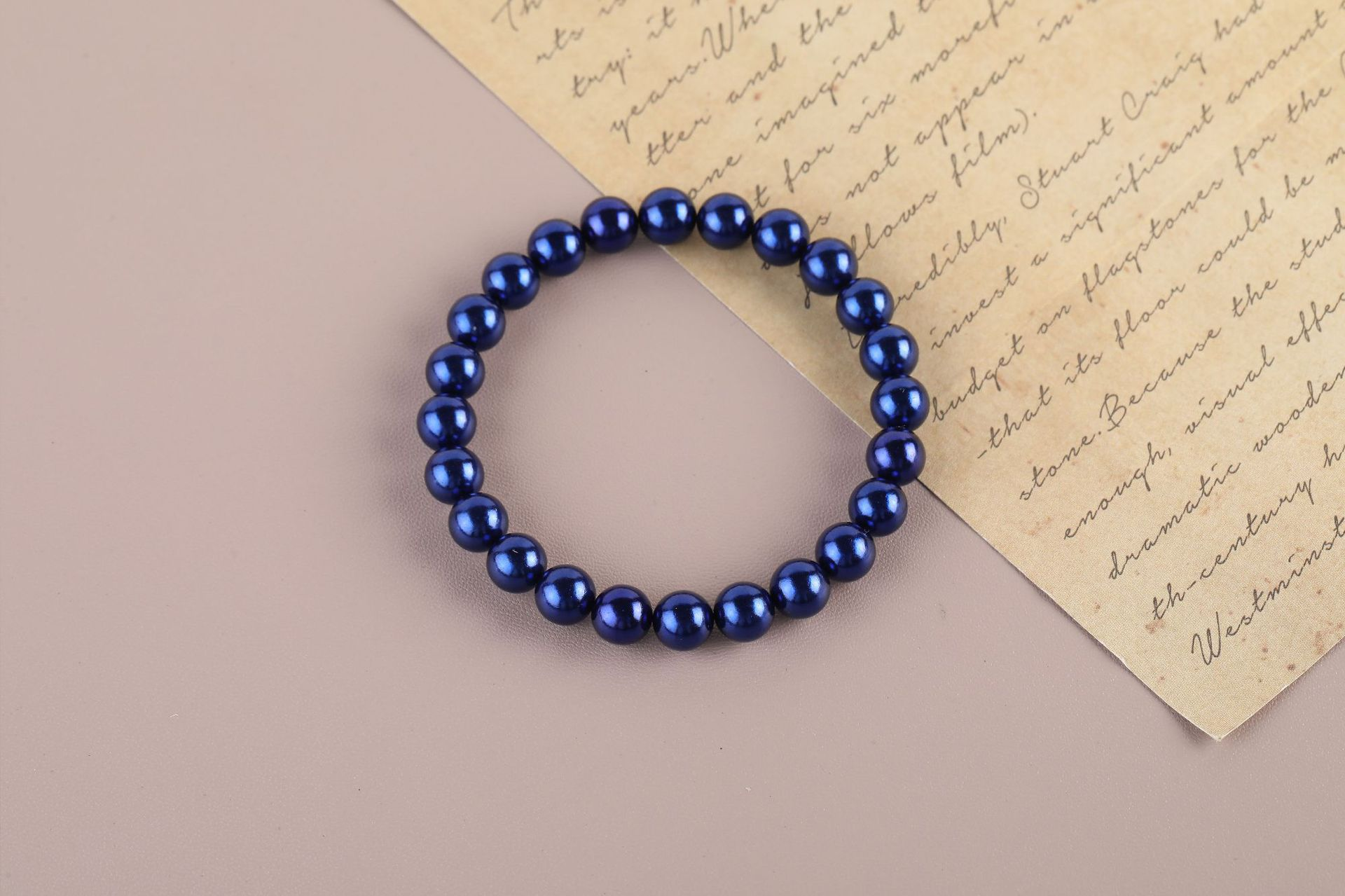 2. 'Иллюстрация магнитных шариков'